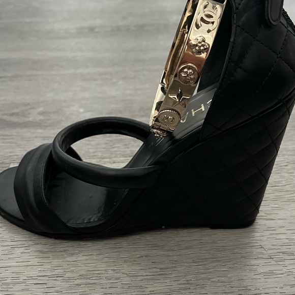 Authentic chanel wedges with gold ankle strap - Picture 8 of 10